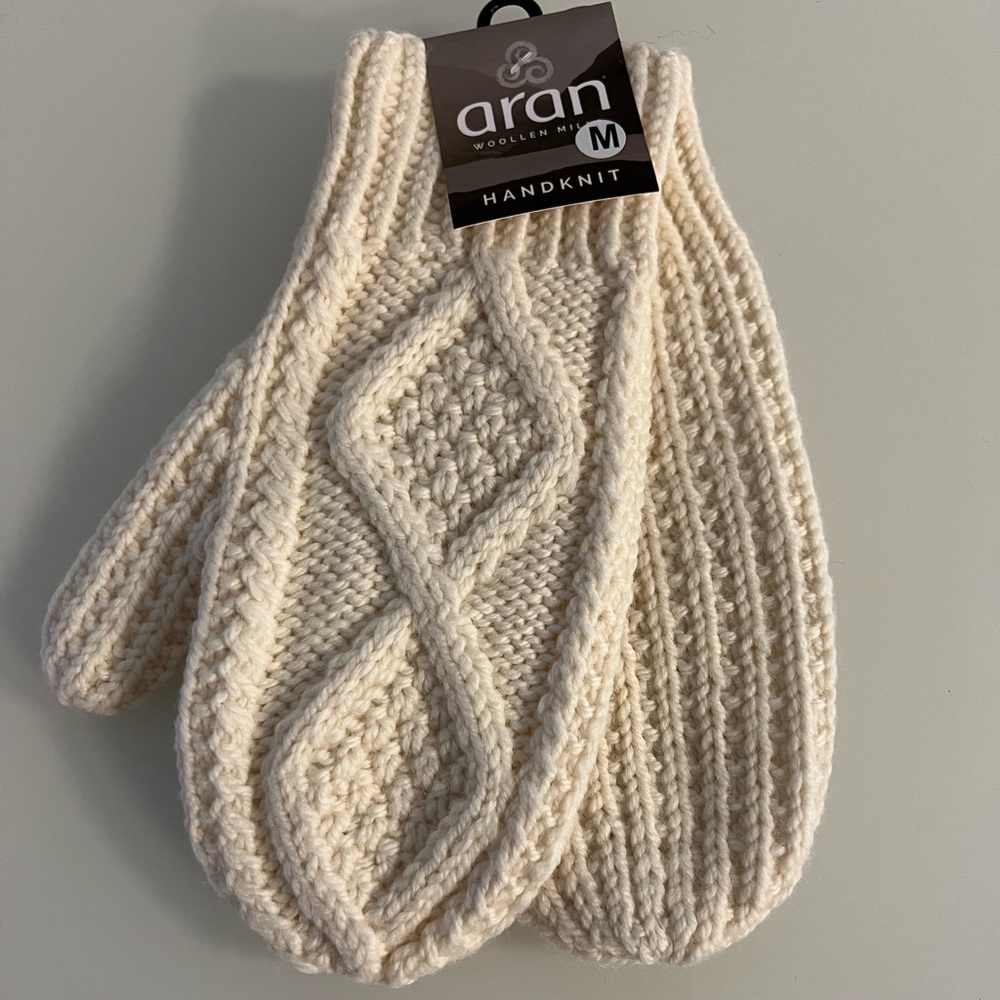 Hand knit wool mittens from Aran Woollen Mills, Ireland. New with tags. Size M.